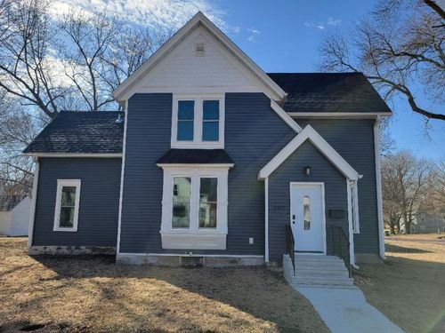 390 W Franklin St, Wells, MN, 56097-1160 | Card Image