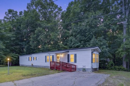 19 Village Dr, Raymond, NH, 03077-2661 | Card Image