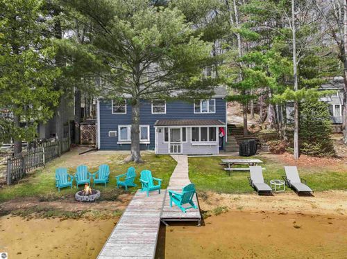 489 Peninsula Trl, Traverse City, MI, 49696-9460 | Card Image
