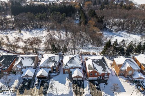 6 New London Court, Brampton, ON, L6Y4E4 | Card Image