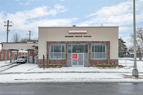 15010 E Jefferson Ave, Grosse Pointe Park, MI, 48230-1323 | Card Image
