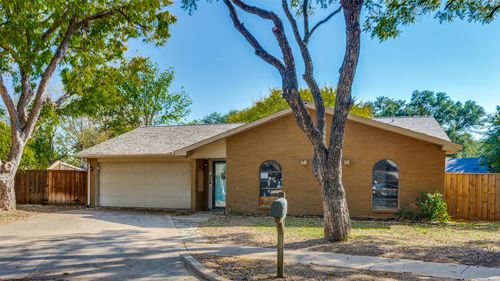 4102 Foxmoor Ct, Arlington, TX, 76016-1325 | Card Image