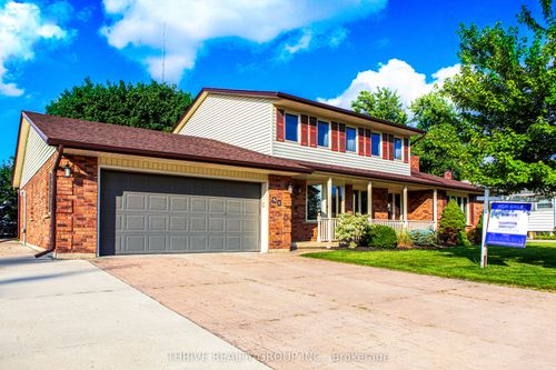 51 Queen St, Strathroy, ON, N7G2H5 | Card Image