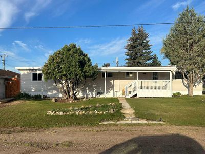 4414 54 St W, House detached with 2 bedrooms, 1 bathrooms and 4 parking in Forestburg AB | Image 2