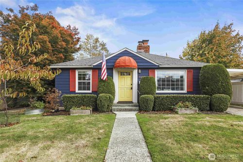 5122 46th Ave Ne, Seattle, WA, 98105-2921 | Card Image