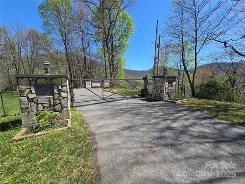 389-0 Pioneer Trl, Franklin, NC, 28734 | Card Image