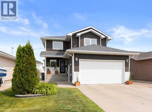 73 Storrs Cres Se, Medicine Hat, AB, T1B4J3 | Card Image
