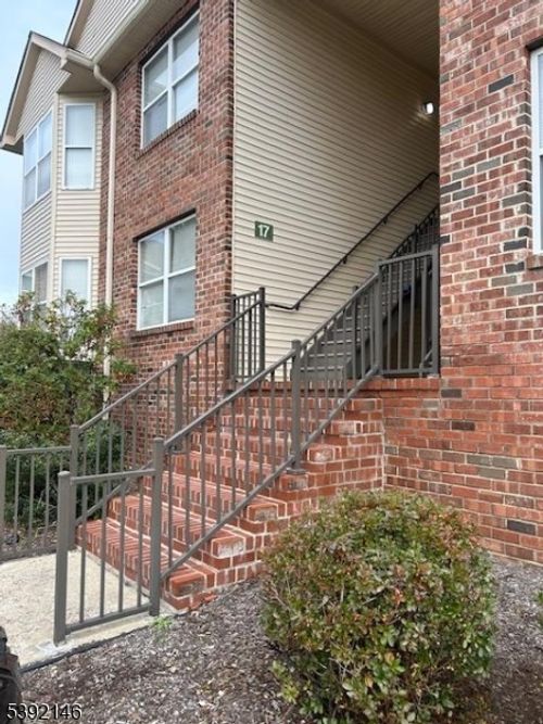 17 Frankie Ln, East Hanover, NJ, 07936-3576 | Card Image