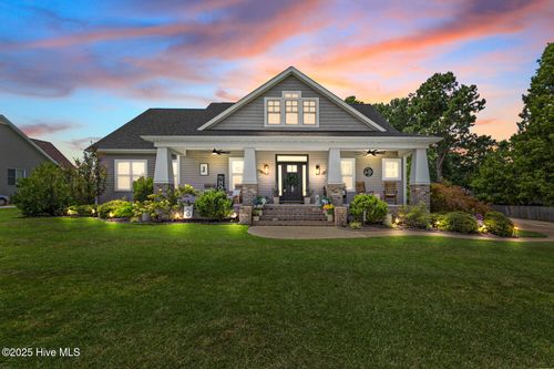102 Rollingwood Dr, New Bern, NC, 28562-8406 | Card Image
