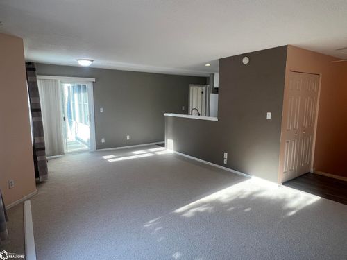 apt-211-701 E Lowe Ave, Fairfield, IA, 52556-2366 | Card Image