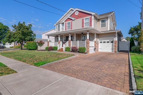 79 Strathmore Ter, Saddle Brook, NJ, 07663-4417 | Card Image
