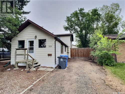 525 First A St, Estevan, SK, S4A0C4 | Card Image