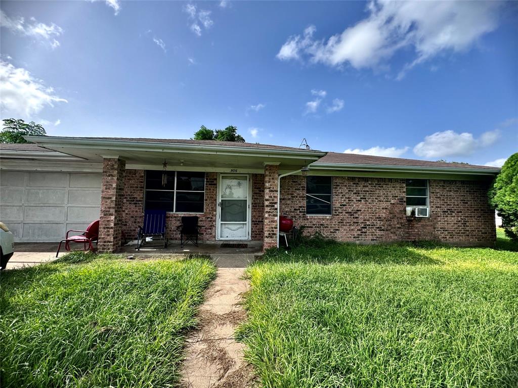 Morton Ave, Palacios, TX 77465