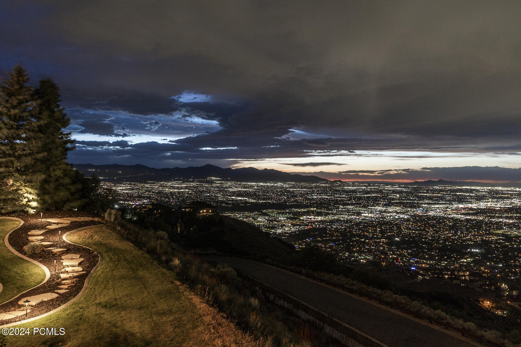 Meadow Bluff Ln, Draper, UT 84020