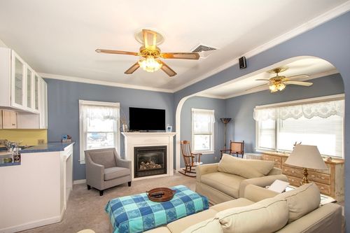 37 A St, Hull, MA, 02045-1948 | Card Image