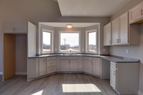 47088 Rosevillage Ct, Utica, MI, 48315 | Card Image