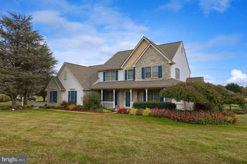 5788 Glen Oaks Dr, Narvon, PA, 17555-9449 | Card Image