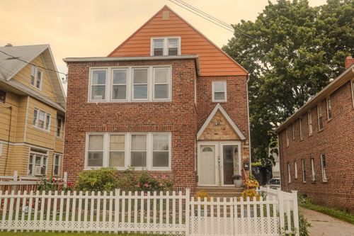 77 Beardsley Park Ter, Bridgeport, CT, 06610-1729 | Card Image