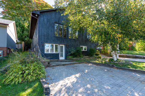 {{alt}} | Card Image