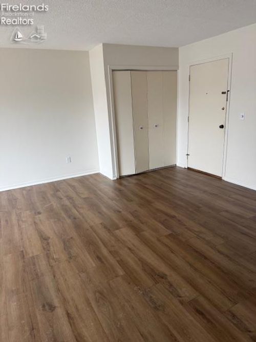 202-1315 S Lake Wilmer Dr, Sandusky, OH, 44870-7352 | Card Image