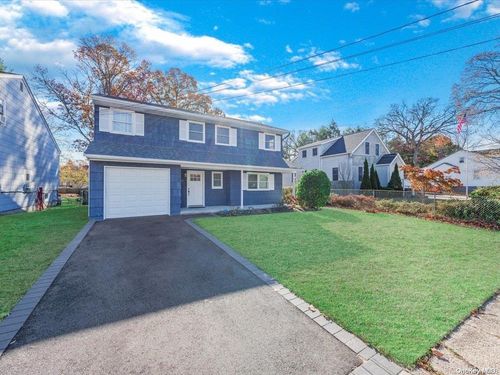 47 Vondran Street, Huntington Station, NY, 11746 | Card Image