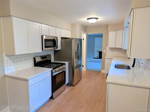 58152 Carbine, Washington Township, MI, 48094-2709 | Card Image