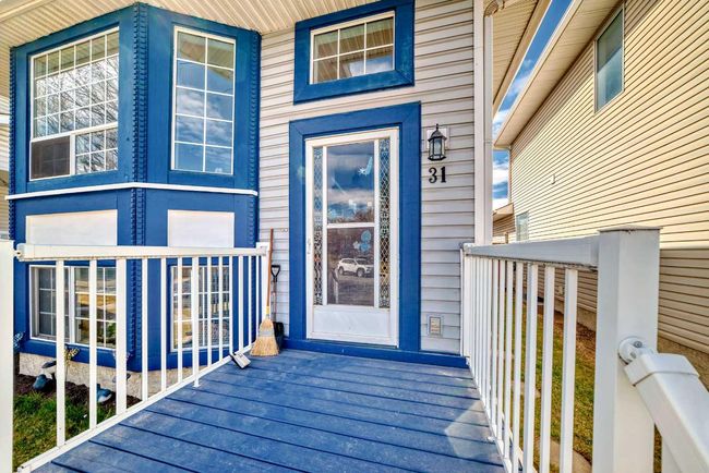 31 Martinridge Grove Ne, House other with 4 bedrooms, 2 bathrooms and 2 parking in Calgary AB | Image 4