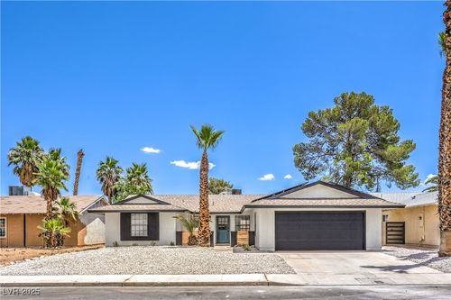 4616 Eureka St, Las Vegas, NV, 89103-4517 | Card Image