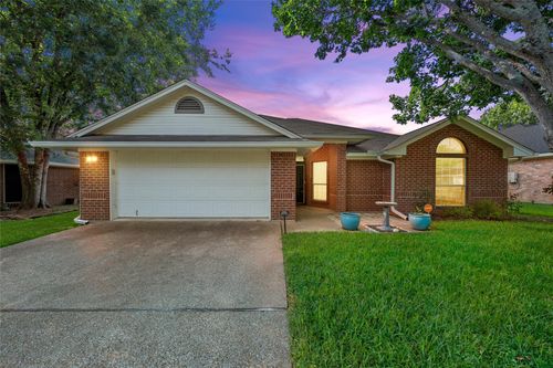 10604 Sierra West Dr, Waco, TX, 76712-8361 | Card Image