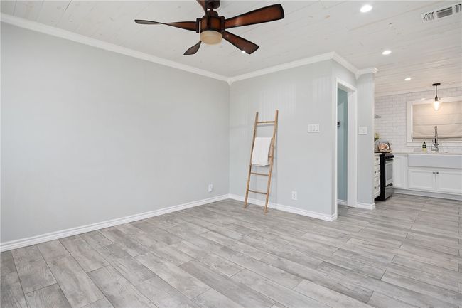 332 S Chiltipin St, House other with 2 bedrooms, 1 bathrooms and null parking in Sinton TX | Image 5