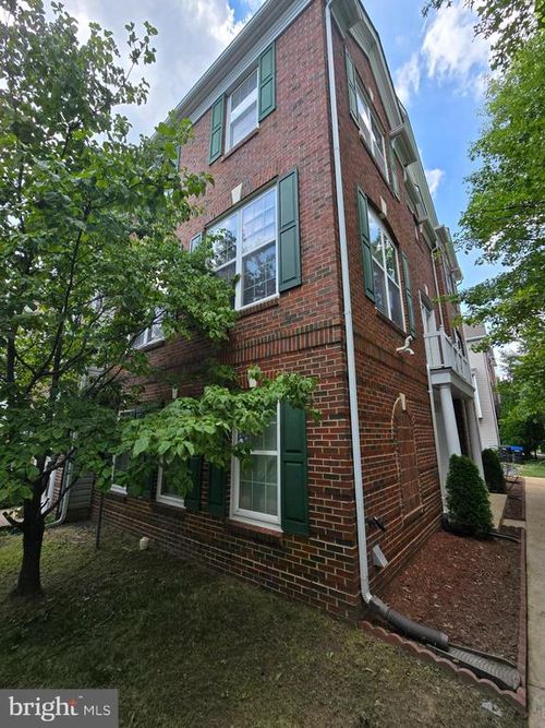 5019 Village Fountain Pl, CENTREVILLE, VA, 20120-3075 | Card Image