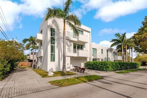 561 Ne 15th Ave, Fort Lauderdale, FL, 33301-1365 | Card Image