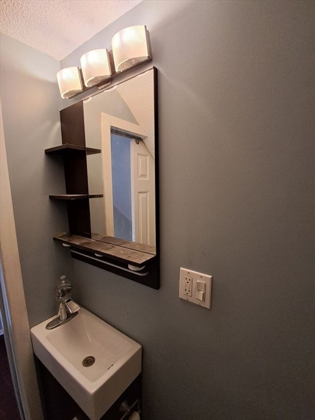 27 Hill St, House other with 3 bedrooms, 2 bathrooms and 4 parking in Raynham MA | Image 18
