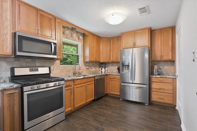 5004 Colmesneil St, House other with 4 bedrooms, 3 bathrooms and 2 parking in Pearland TX | Image 11