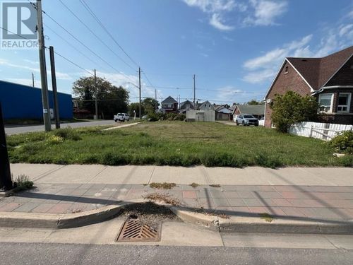 501 May St N, Thunder Bay, ON, P7C3R7 | Card Image