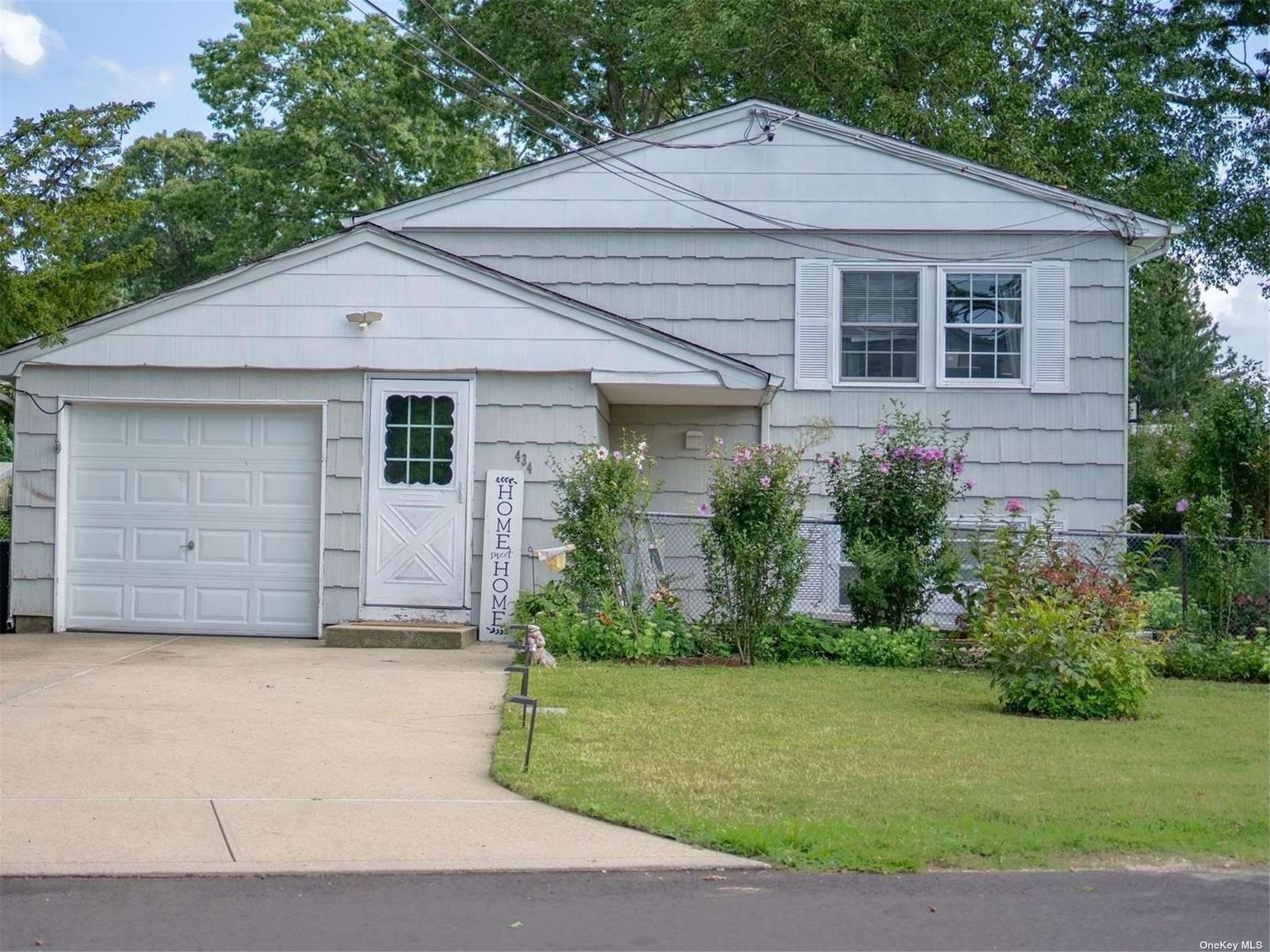 Boulder St, Ronkonkoma, NY 11779