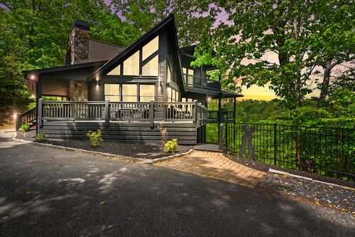 305 Skybound, Blue Ridge, GA, 30513-8804 | Card Image