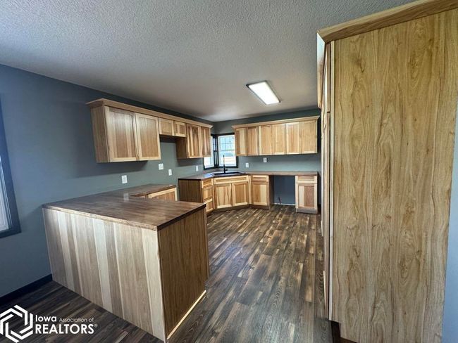 19229 Highway 5, Home with 4 bedrooms, 2 bathrooms and 2 parking in Centerville IA | Image 51