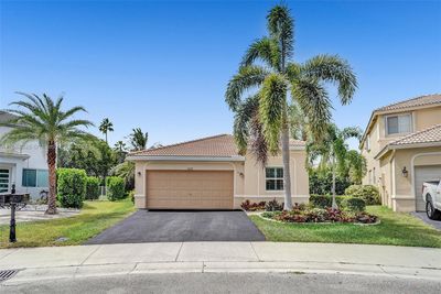 4235 Sabal Ridge Cir, House other with 3 bedrooms, 2 bathrooms and null parking in Weston FL | Image 2