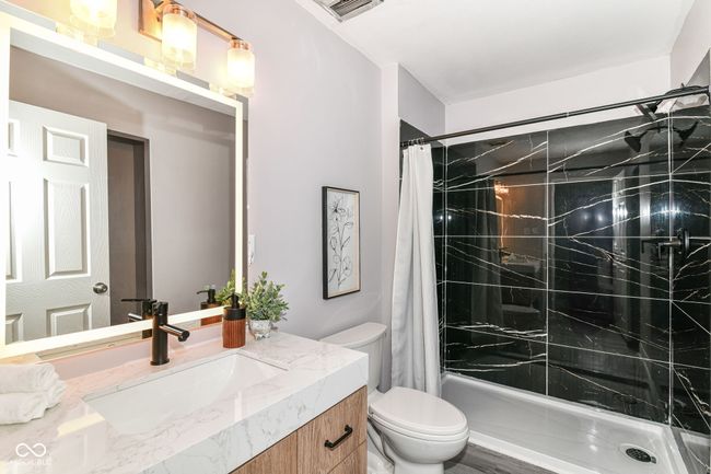bathroom with vanity, toilet, and shower / bath combo | Image 22