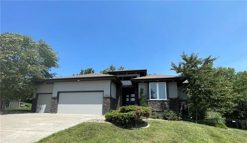 4602 Nw 71st St, Kansas City, MO, 64151-2910 | Card Image