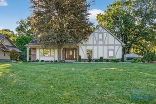 2945 Byrnwyck W, Maumee, OH, 43537-9644 | Card Image