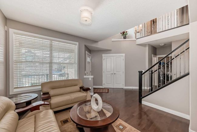18 Rockford Road Nw, Home with 4 bedrooms, 3 bathrooms and 4 parking in Calgary AB | Image 6