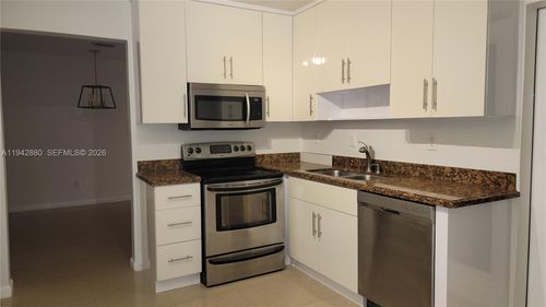 670 Ne 179th Ter, Miami, FL, 33162-1133 | Card Image