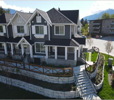 1 - 7360 Crabapple Crt, Townhouse with 4 bedrooms, 2 bathrooms and 4 parking in Pemberton BC | Image 2