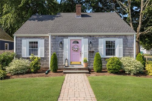 154 Chapmans Ave, Warwick, RI, 02886-3016 | Card Image