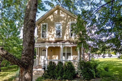 912 Pennsylvania St, Lawrence, KS, 66044-2756 | Card Image