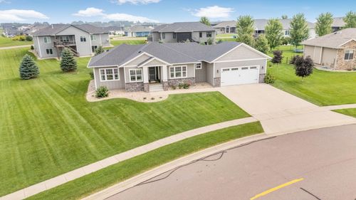 8400 E Willow Wood St, Sioux Falls, SD, 57110-7660 | Card Image