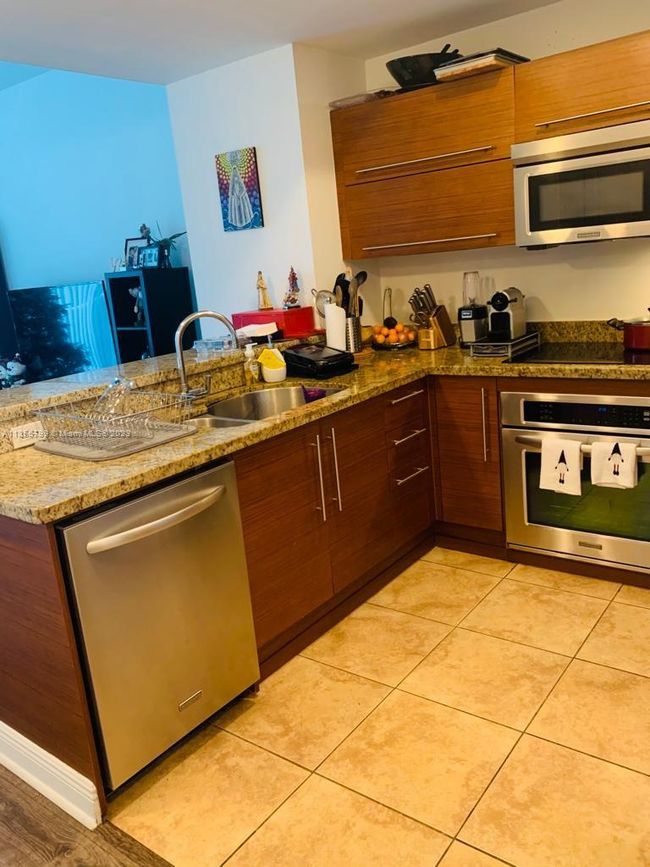 APT-302N - 2641 N Flamingo Rd, Condo with 1 bedrooms, 2 bathrooms and null parking in Sunrise FL | Image 16