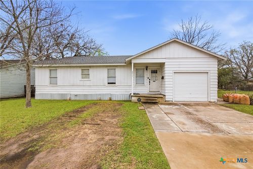 2011 E Crestwood Dr, Victoria, TX, 77901-3507 | Card Image